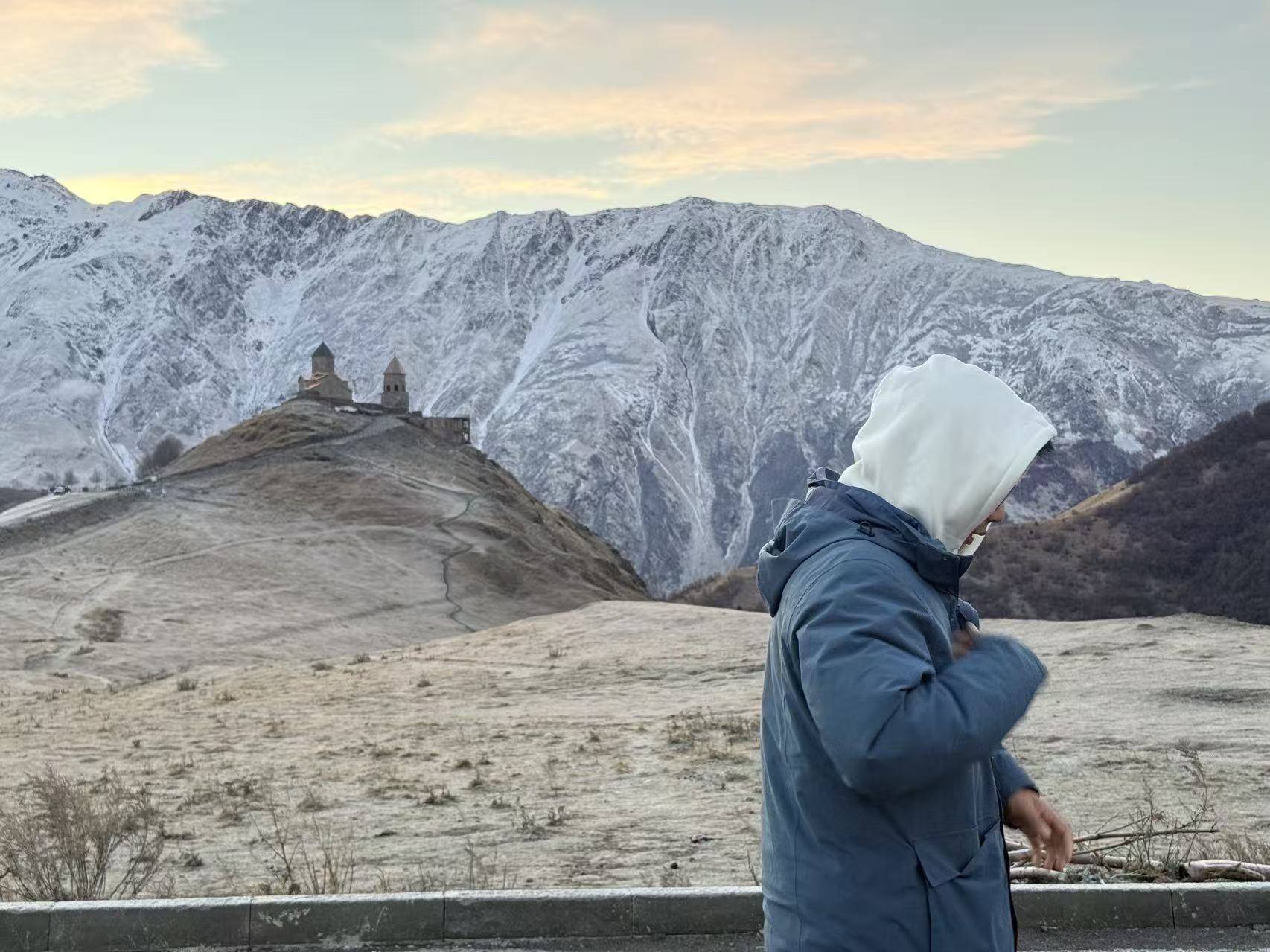 Patrick 在雪山前的旅行照片